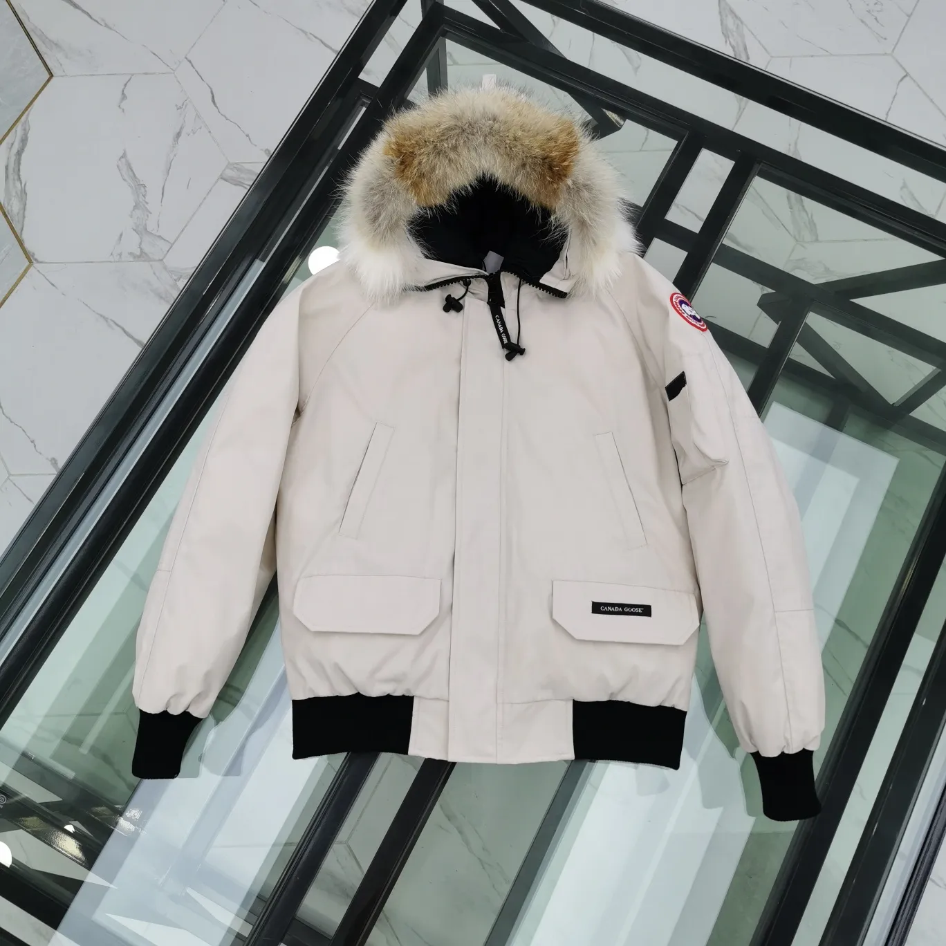 P720 01 model - off-white